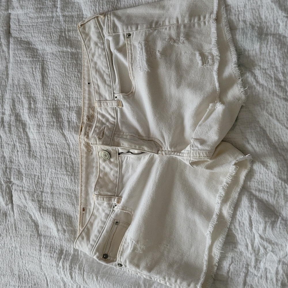 American Eagle shorts white